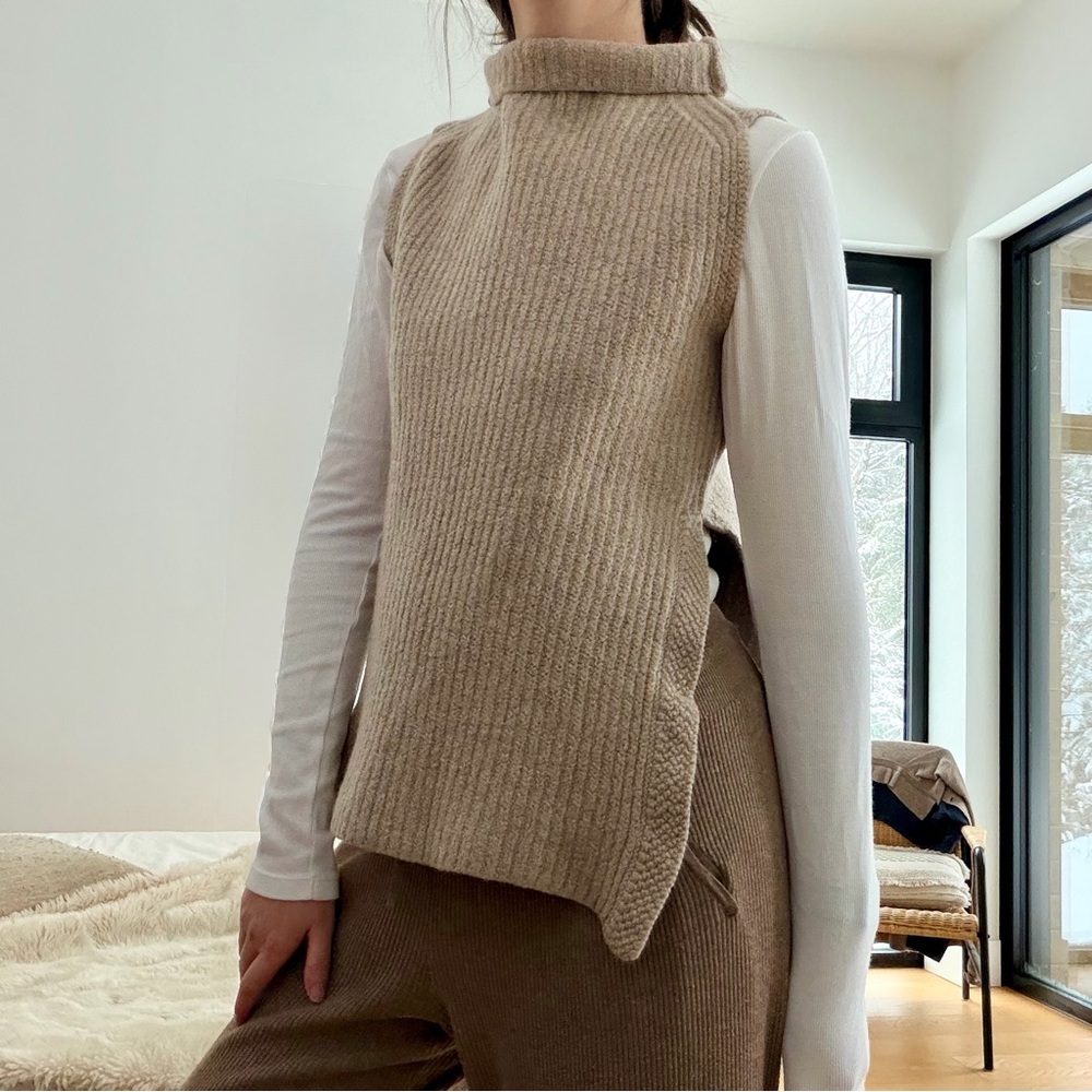 WILFRED ARITZIA Ribbed Knit Sweater Vest wool- Tan - S